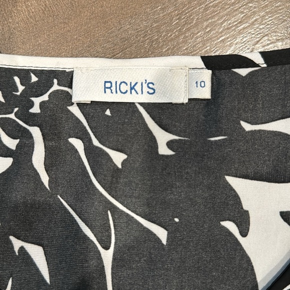 Women’s top - Picture 2 of 2